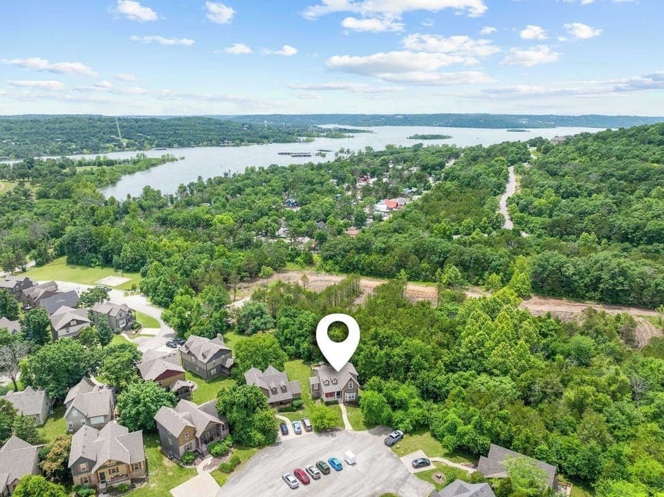 This home is located just a 1/4 mile from Table Rock Lake and only 10 minutes to downtown Branson!