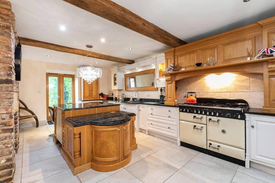 House, 5 Bedrooms, Balcony, Garden View | Interior