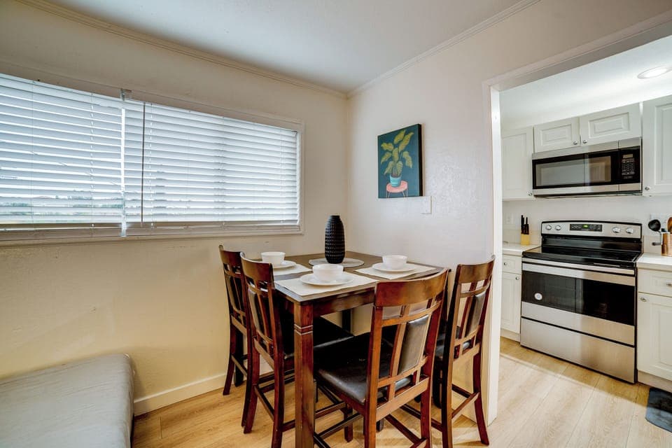 Dining Area | Central A/C & Heating