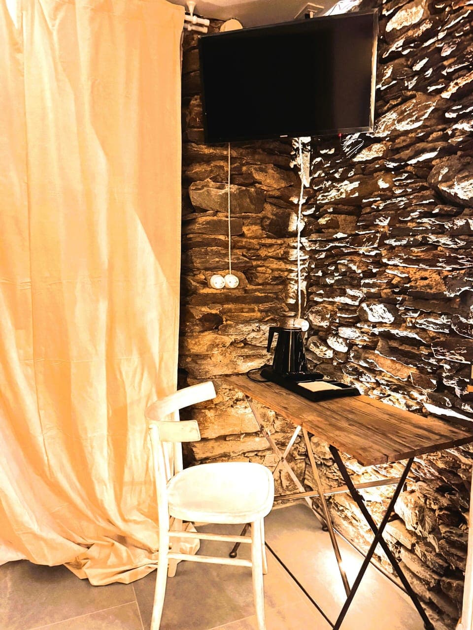 Luxury Double Room, Garden View | Individually decorated, individually furnished, desk, laptop workspace