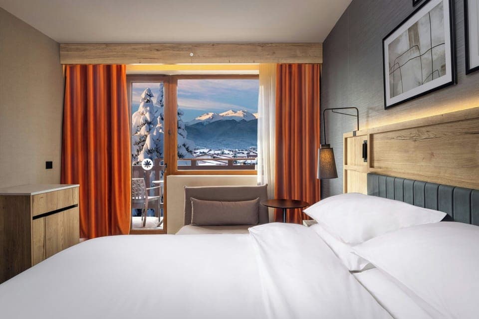 Deluxe Room, 1 Double Bed, Balcony | Minibar, in-room safe, desk, laptop workspace