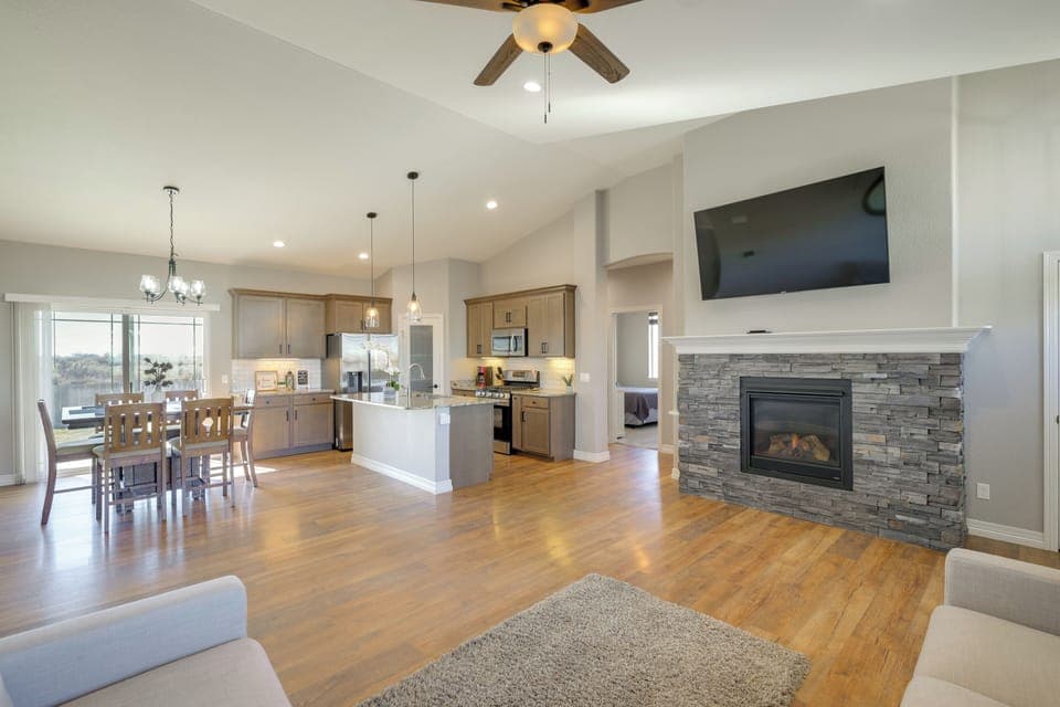 House (4 Bedrooms) | Front of property