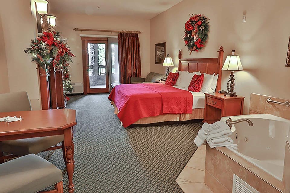 Deluxe Mini Suite, Courtyard View | Premium bedding, pillowtop beds, in-room safe, desk
