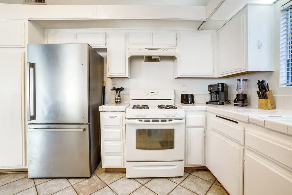 Kitchen | Single-Story Home | Central A/C & Heat