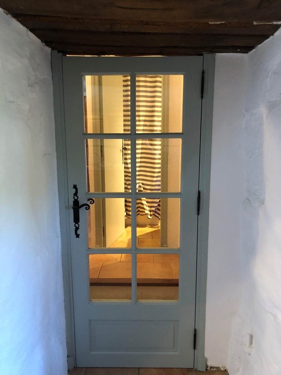 Porte entre cuisine et couloir