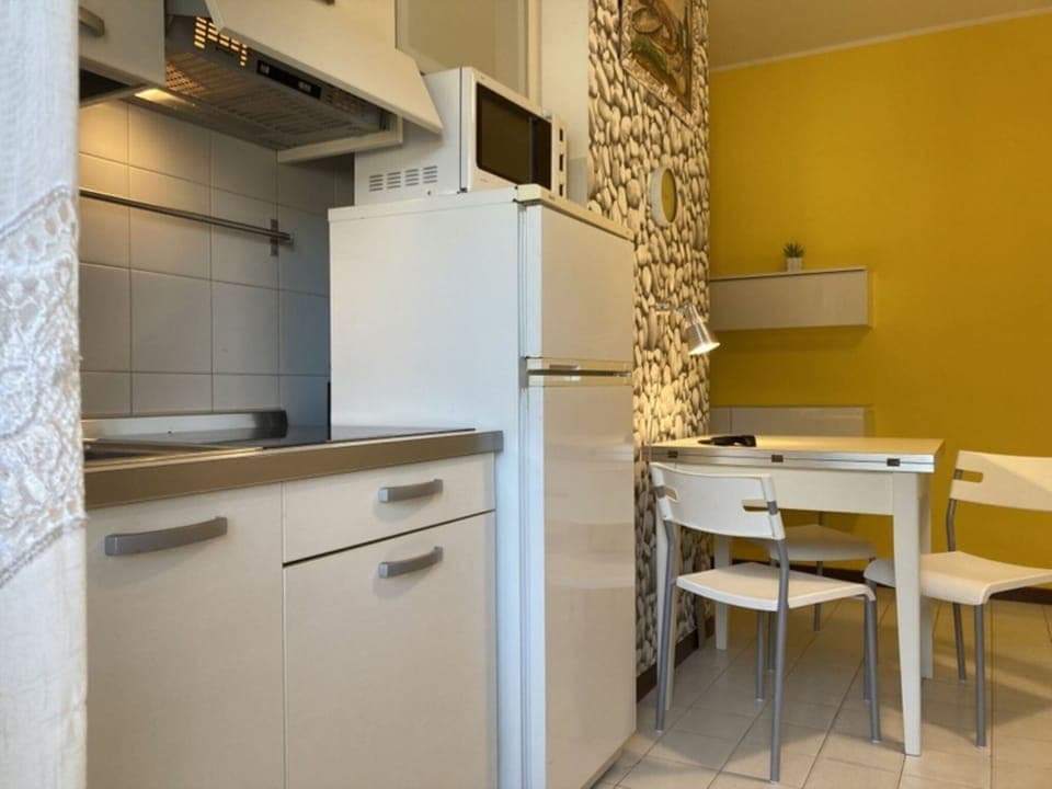 Apartment, 1 Bedroom, Balcony, City View | Interior