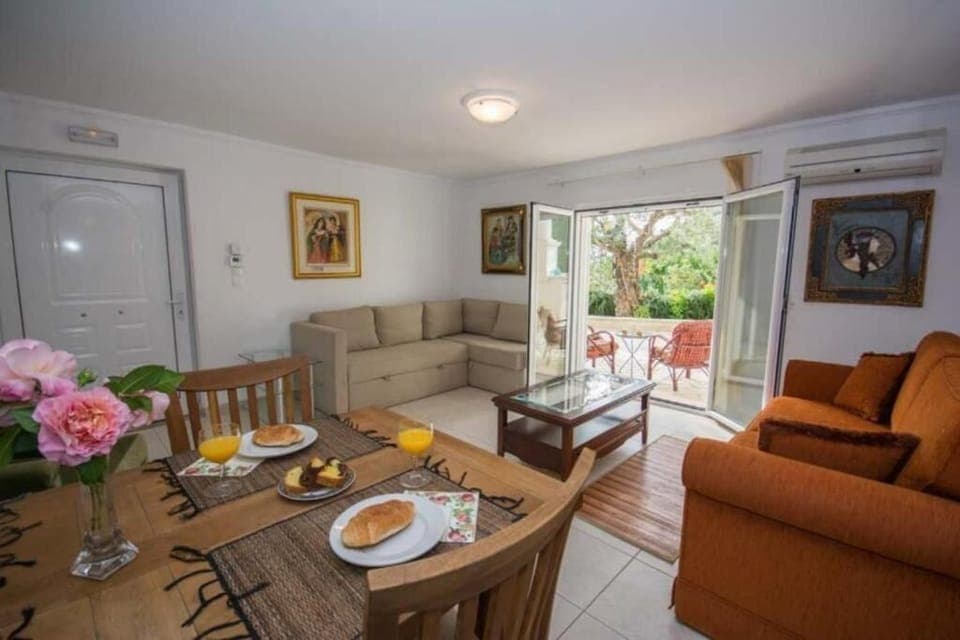 Luxury Apartment, Patio, Mountain View | Soundproofing, iron/ironing board, free WiFi