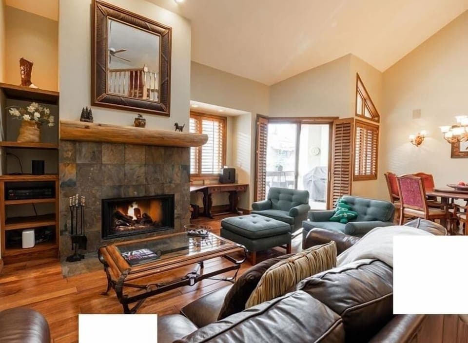 Condo, 5 Bedrooms | Living area