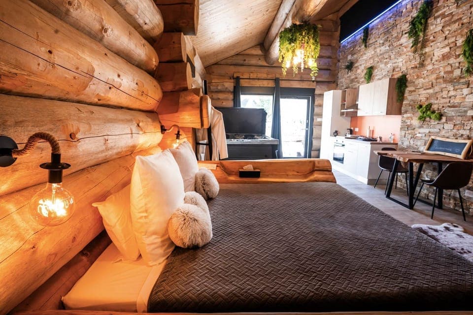 Suite chalet romantique avec jacuzzi lumineux