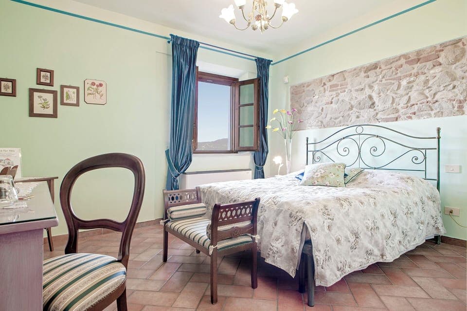 Deluxe Apartment, Hill View | Free WiFi