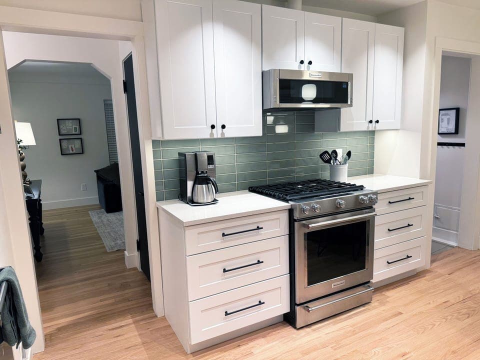 Kitchen - Gas Kitchen-Aid Range