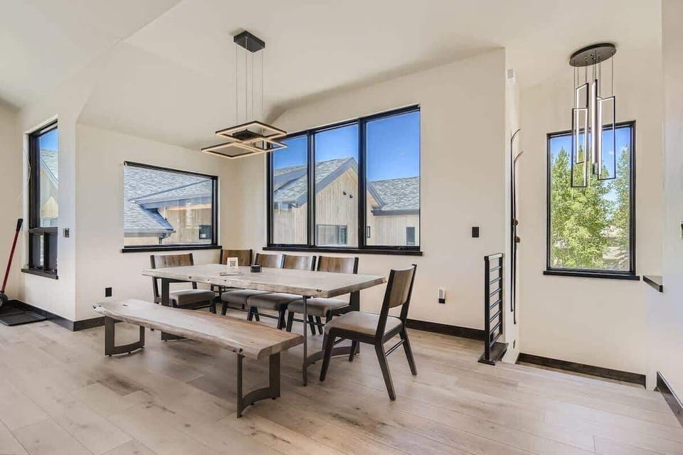 Dining room.