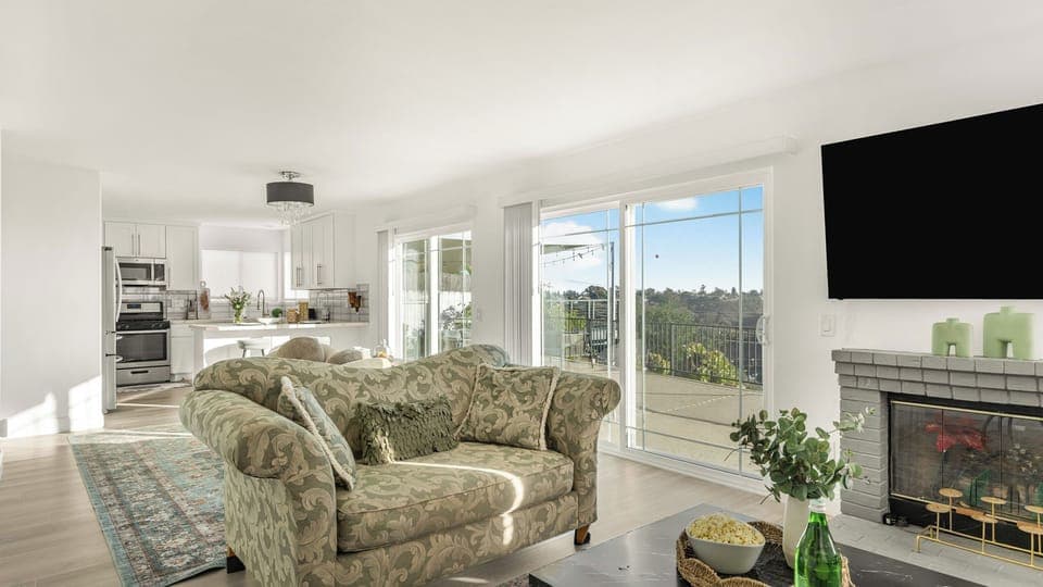 House (5 Bedrooms) | Interior