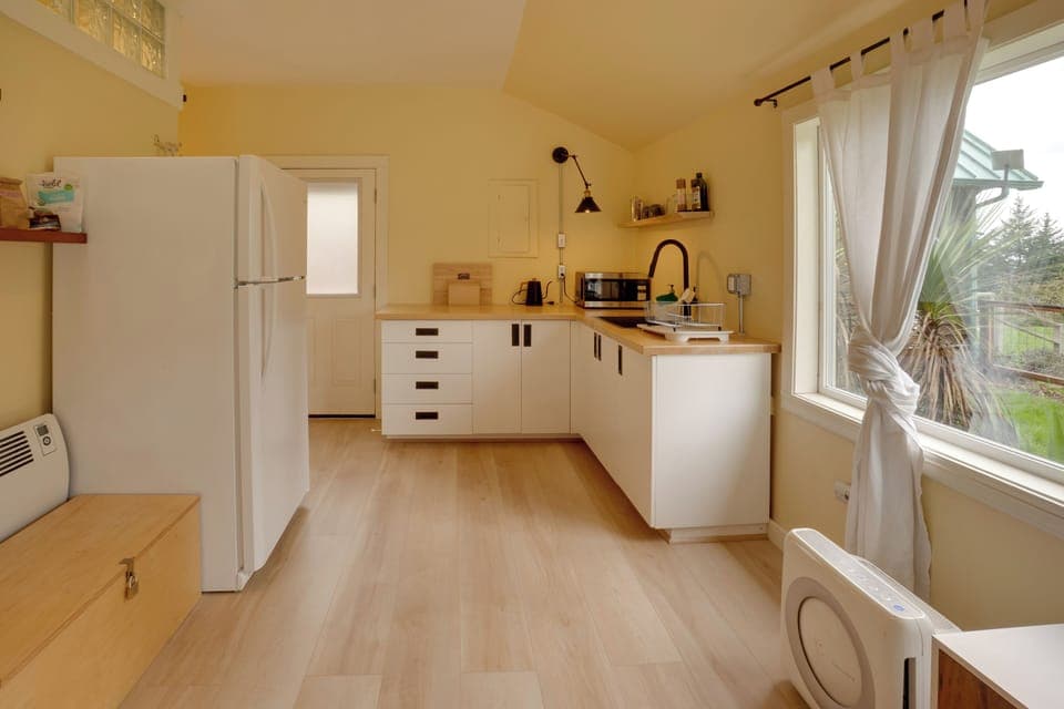 Kitchenette | Drip Coffee Maker | French Press