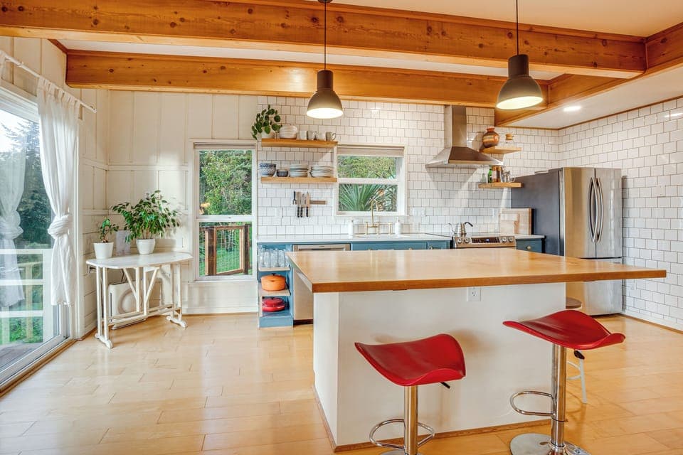 Kitchen | 1st Floor | Dishware & Flatware | Electric Heating