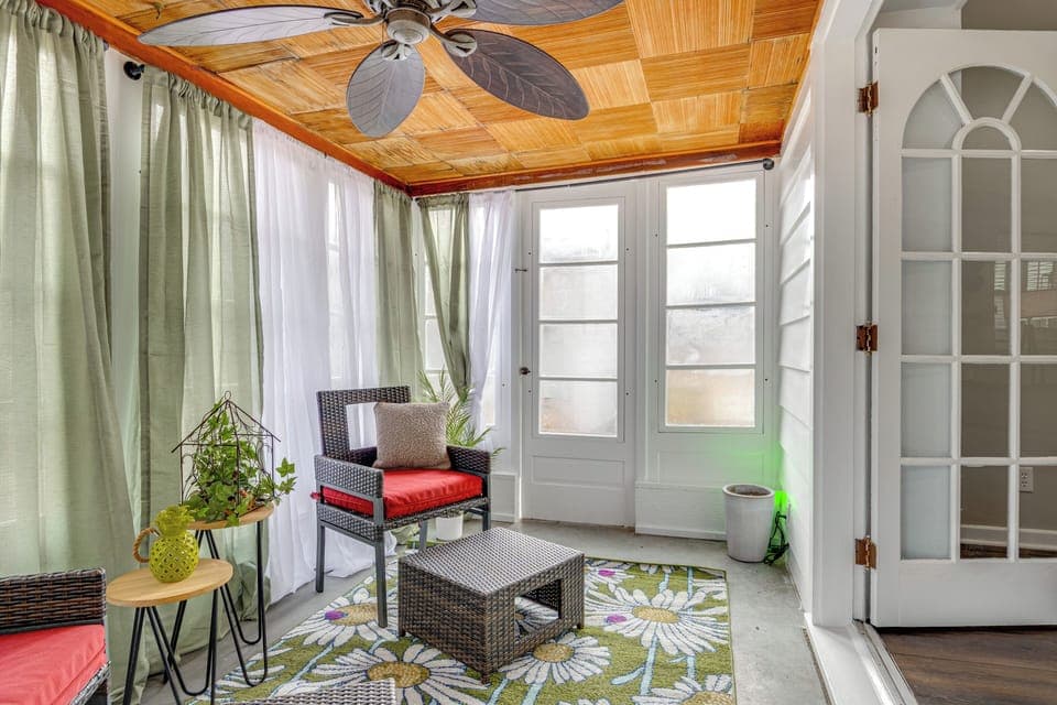 Sunroom | 1st Floor | Seating