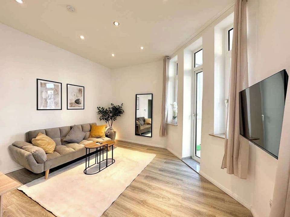 Der 43 Zoll Smart TV mit Streaming-Diensten wie z.B. Netflix und Amazon Prime bietet Unterhaltung für entspannte Abende.