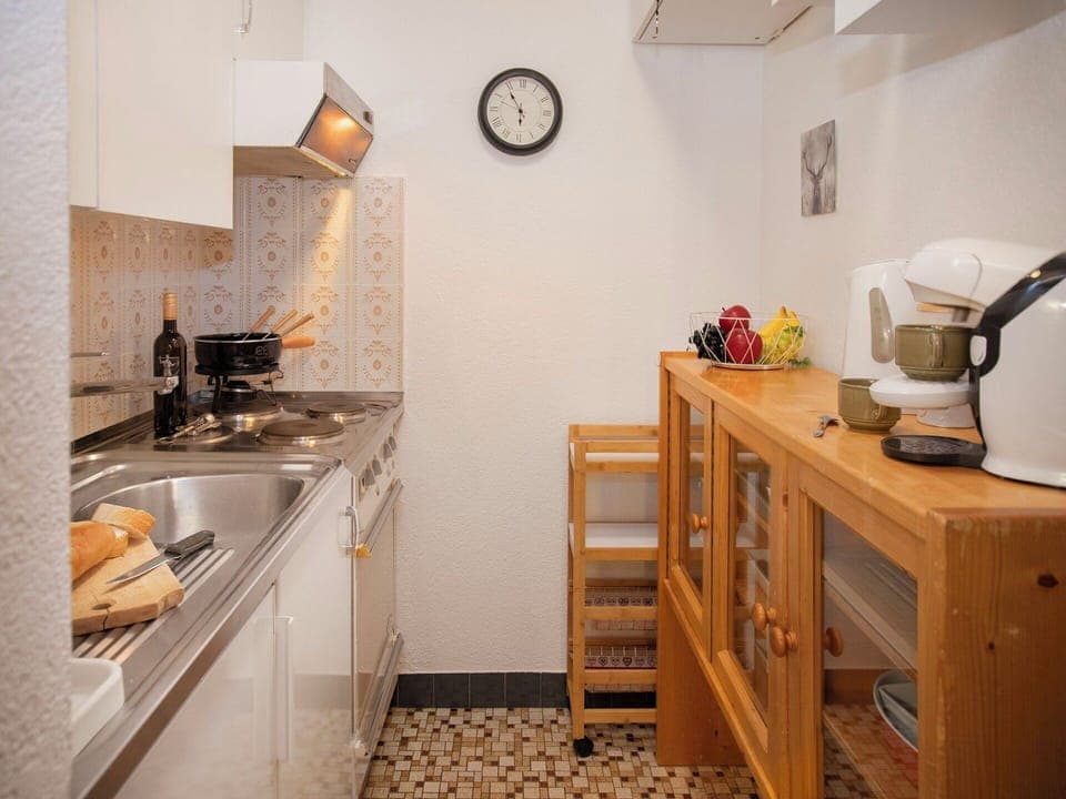 Kitchen Appliance, Kitchen, Countertop, Major Appliance, Cabinetry, Interior Design, Wood, Furniture, Flooring, Home Appliance