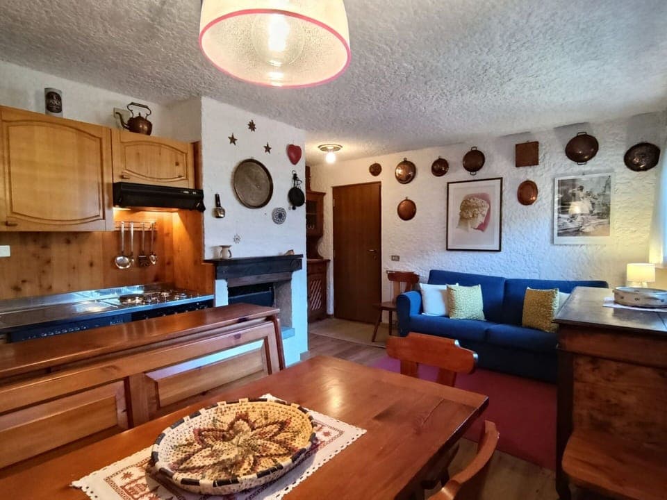 Wood, Hardwood, Wood Stain, Plank, Wood Flooring, Balcony, Handrail, Baluster, Lumber, Deck