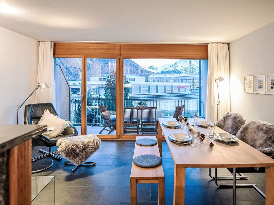 Apartment, Condominium, Swimming Pool, Dock, Marina, Resort, Hotel, Resort Town, Walkway