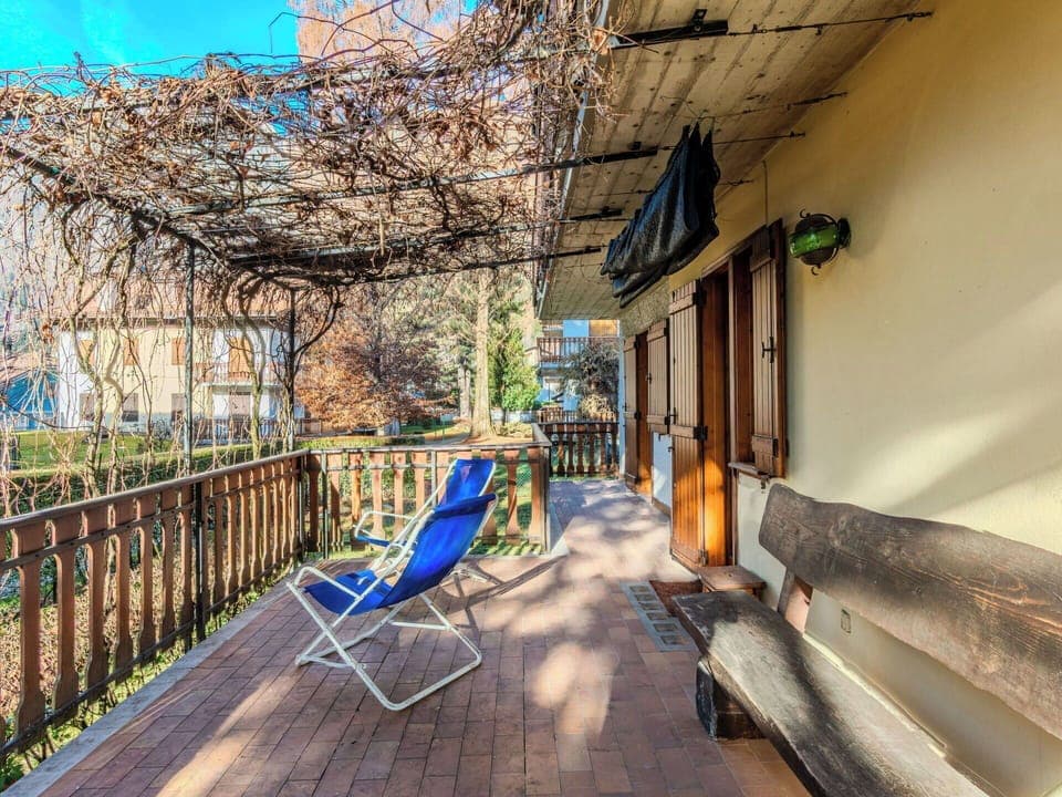 Wood, Porch, Fence, Balcony, Iron, Shade, Wood Stain, Baluster, Deck, Handrail