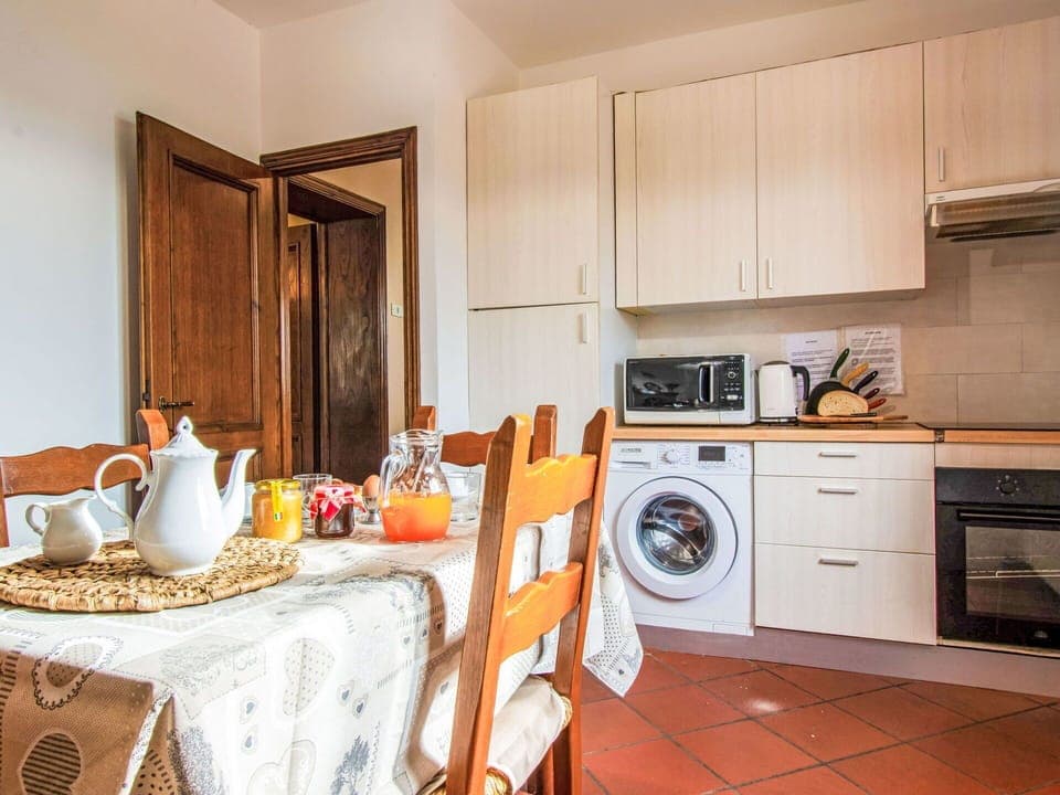 Flooring, Wood, Floor, Interior Design, Furniture, Room, Ceiling, Bed, Wood Stain, Hardwood