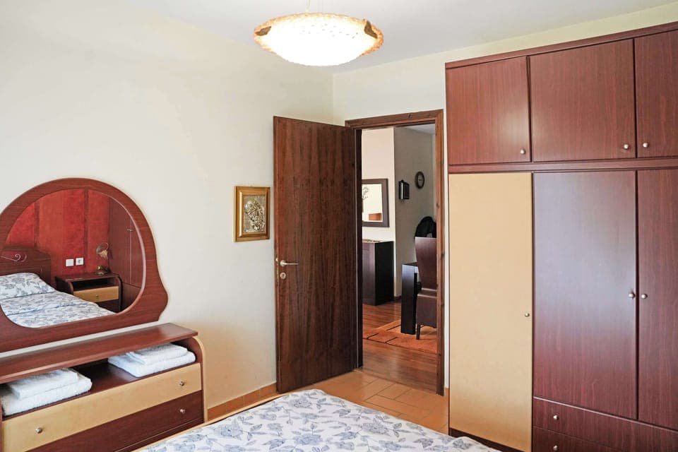 View of the bedroom, wardrobe in the bedroom.