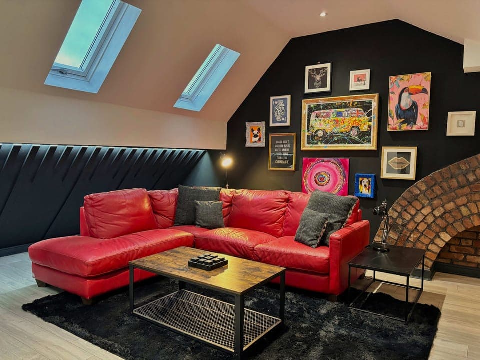 Large Living area with 60"TV, Luxurious Leather Couch, Skylight Windows. For additional guests an additional bed is available 