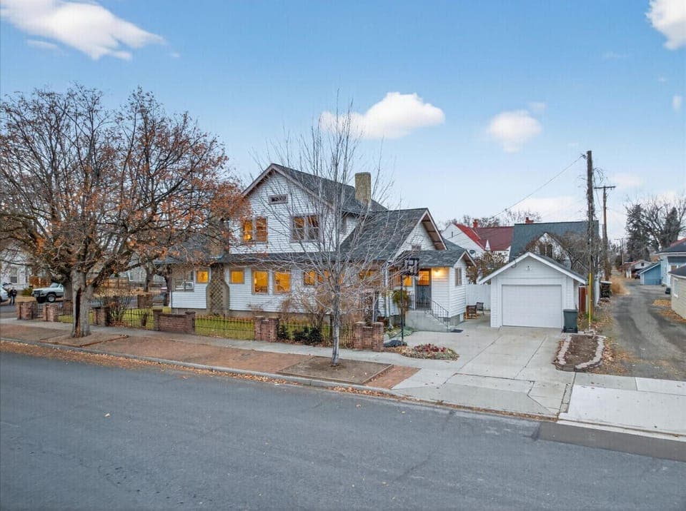 Gorgeous 4 bedroom home on 1st street - just 1 block to downtown Baker City!