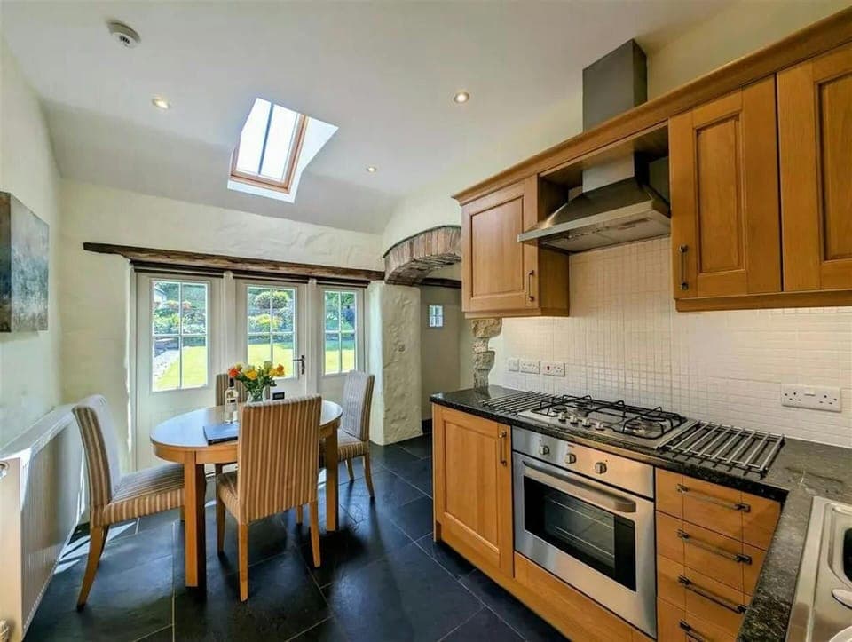 Beautifully fitted kitchen, oven with gas hob, microwave, kettle and toaster and dining table with four chairs