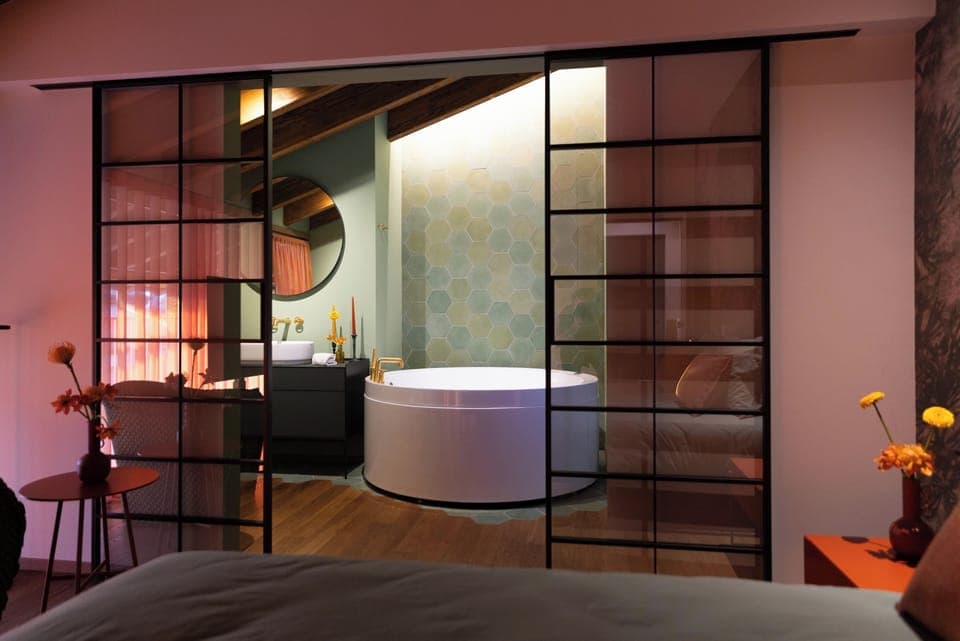 Exclusive Double Room, Balcony, Courtyard View | Bathroom