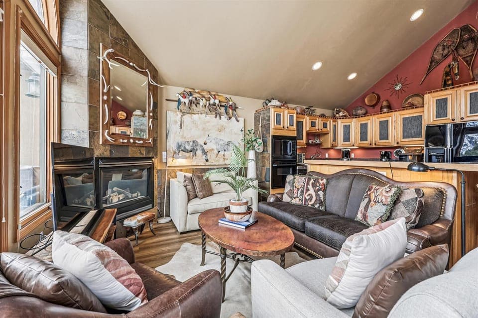 Living Area - Royal Mountain Retreat - Frisco Vacation Rental