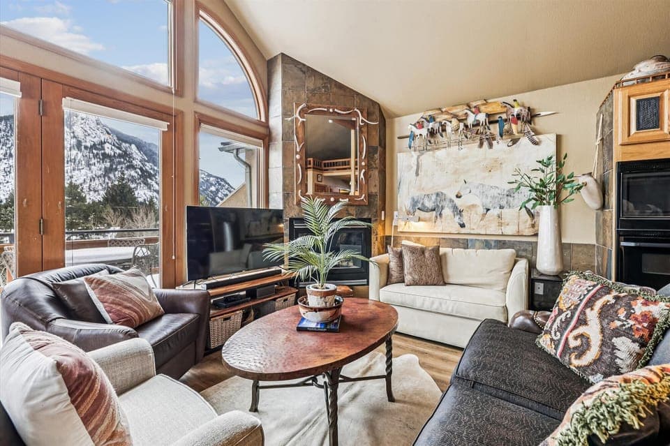 Living Area - Royal Mountain Retreat - Frisco Vacation Rental