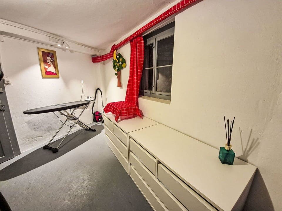 Wood, Sea, Ocean, Coastal And Oceanic Landforms, Coast, Shore, Resort, Balcony, Hardwood, Shade