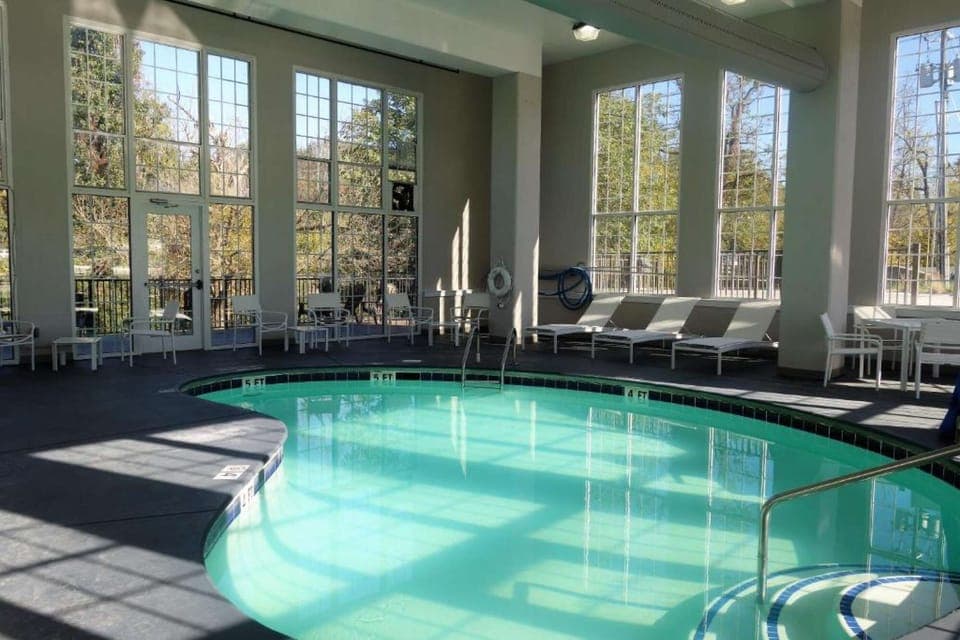 Country Inn &amp; Suites Pigeon Forge - Indoor Pool.