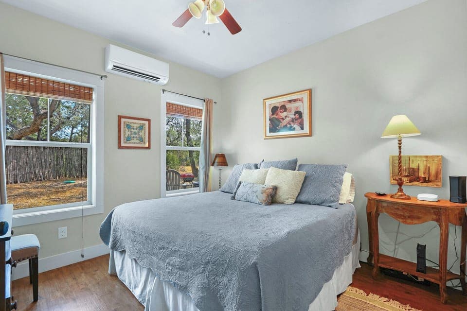 Bedroom with King bed - Desert Willow