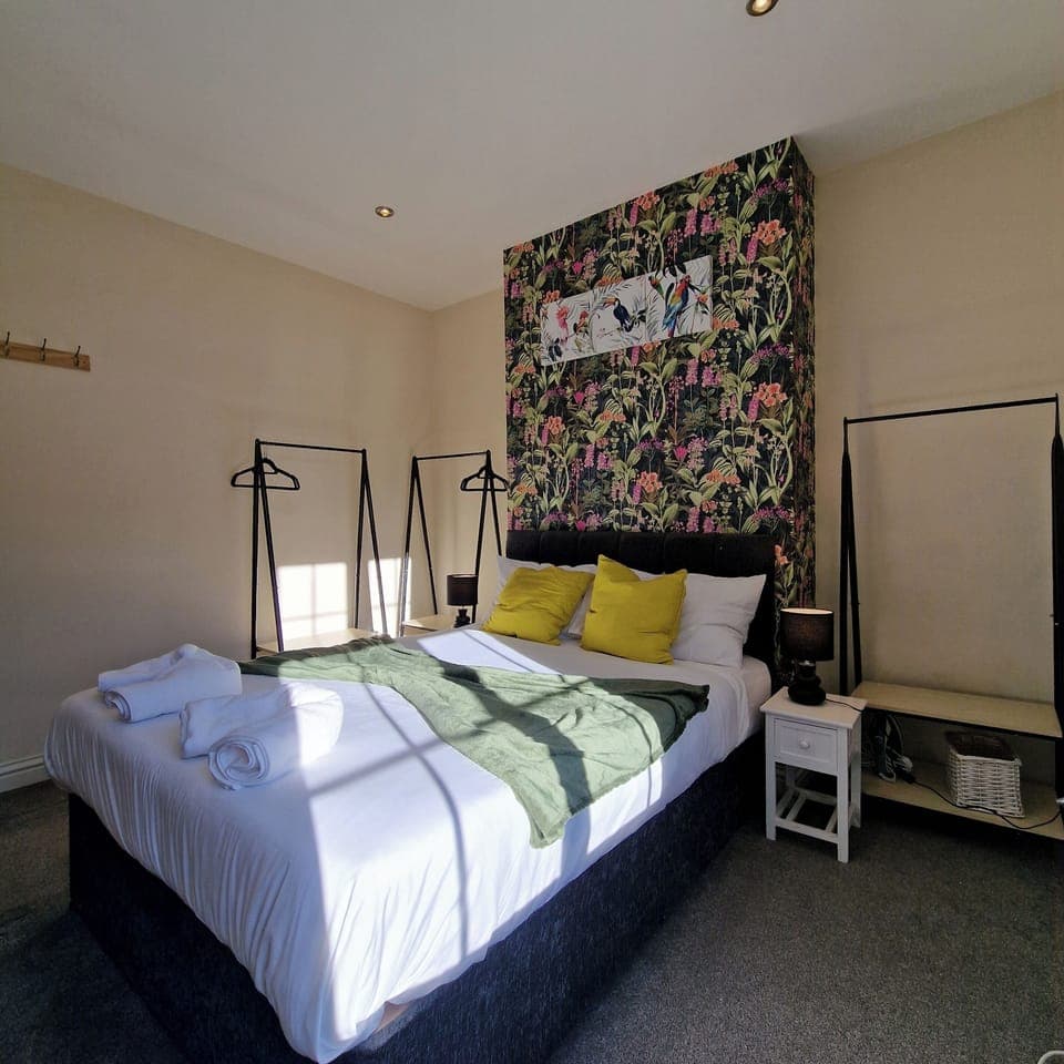 2 bedrooms, iron/ironing board, free WiFi, bed sheets