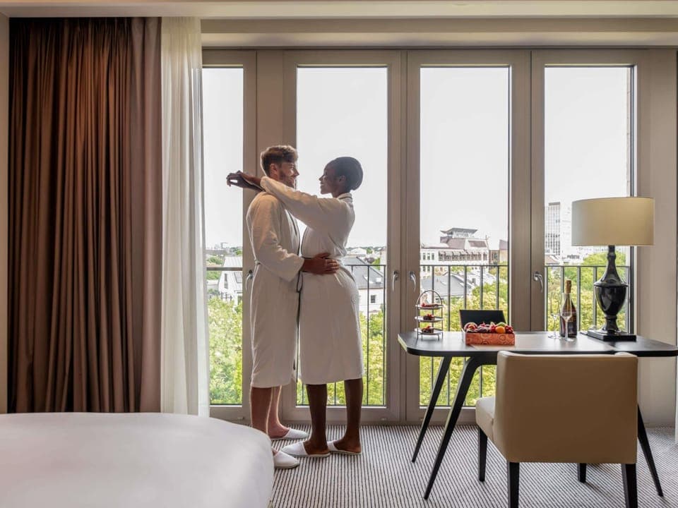 Junior Suite, 1 King Bed | Premium bedding, pillowtop beds, minibar, in-room safe