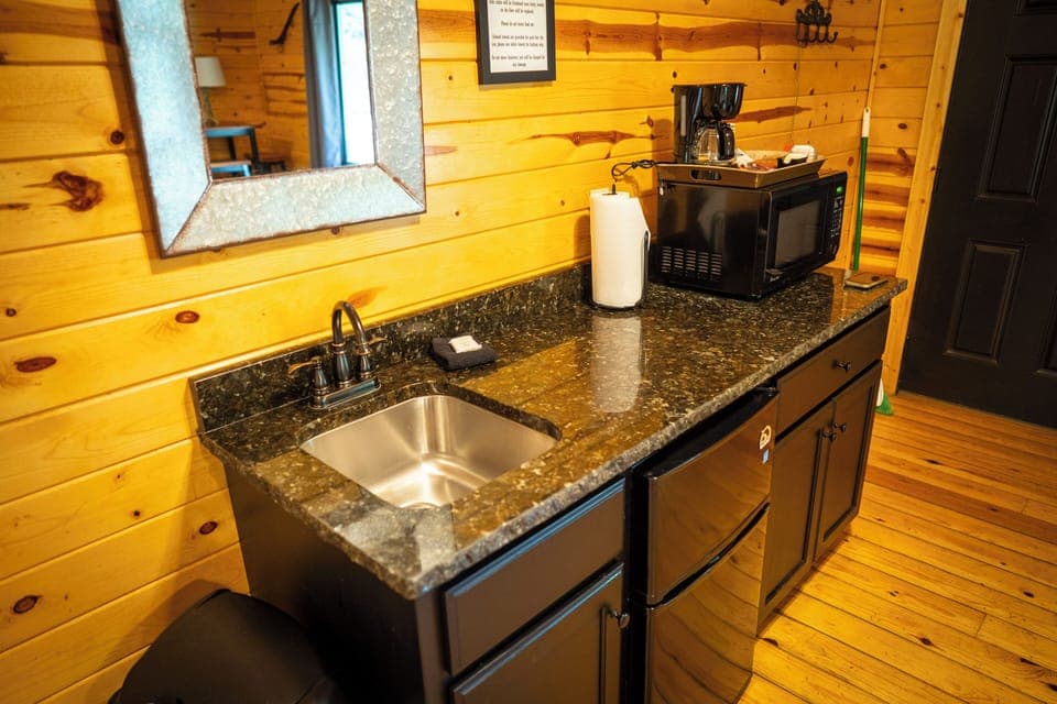 Basic Studio, Patio, Mountain View | Private kitchen | Mini-fridge, microwave