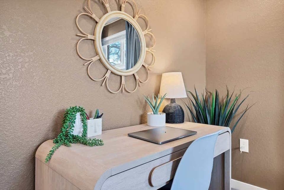 Dedicated workspace: Focus now, fun later.
