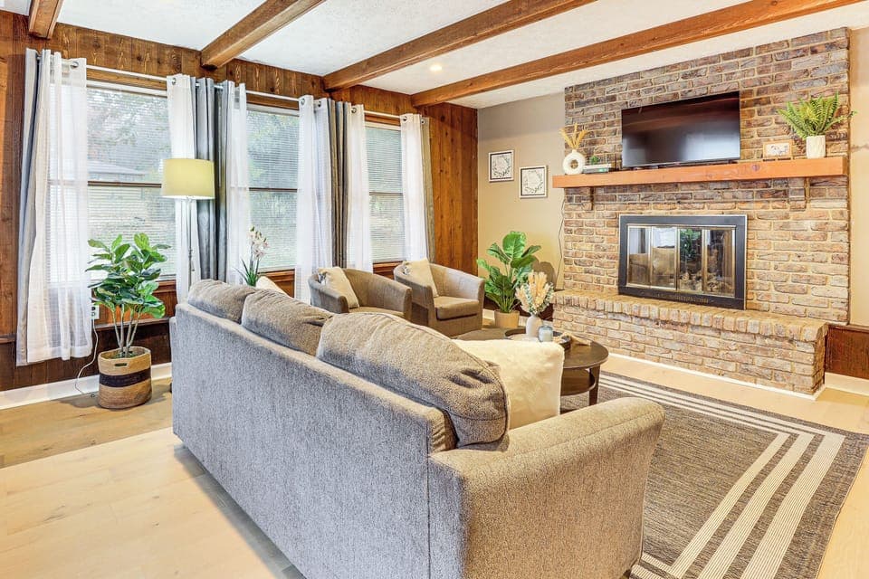 Niles Vacation Rental | 3BR | 3BA | 2,031 Sq Ft | Stairs Required