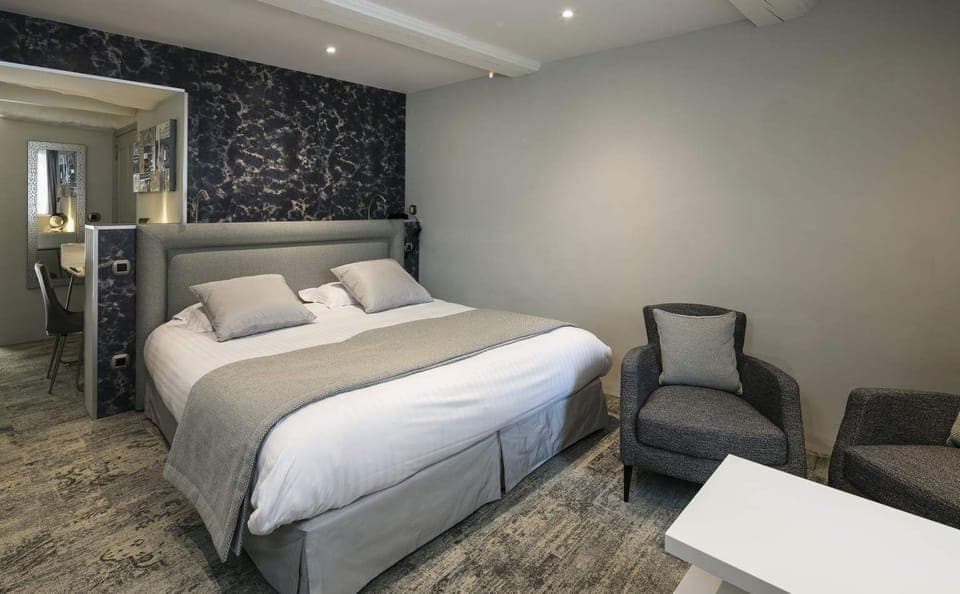 In-room safe, desk, iron/ironing board, free WiFi