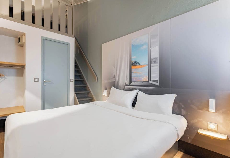 Quadruple Room, Non Smoking | Desk, soundproofing, free WiFi, bed sheets