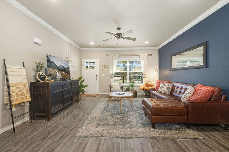 Welcome to Lago Lodge - the premier spot for anyone looking to experience NWA's natural beauty and bike trails!