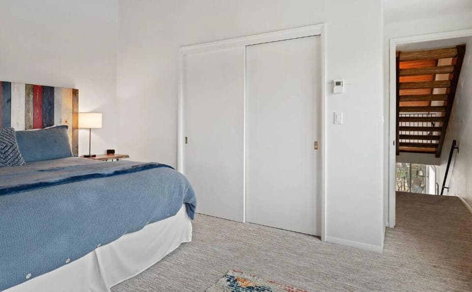 Upstairs King room closet