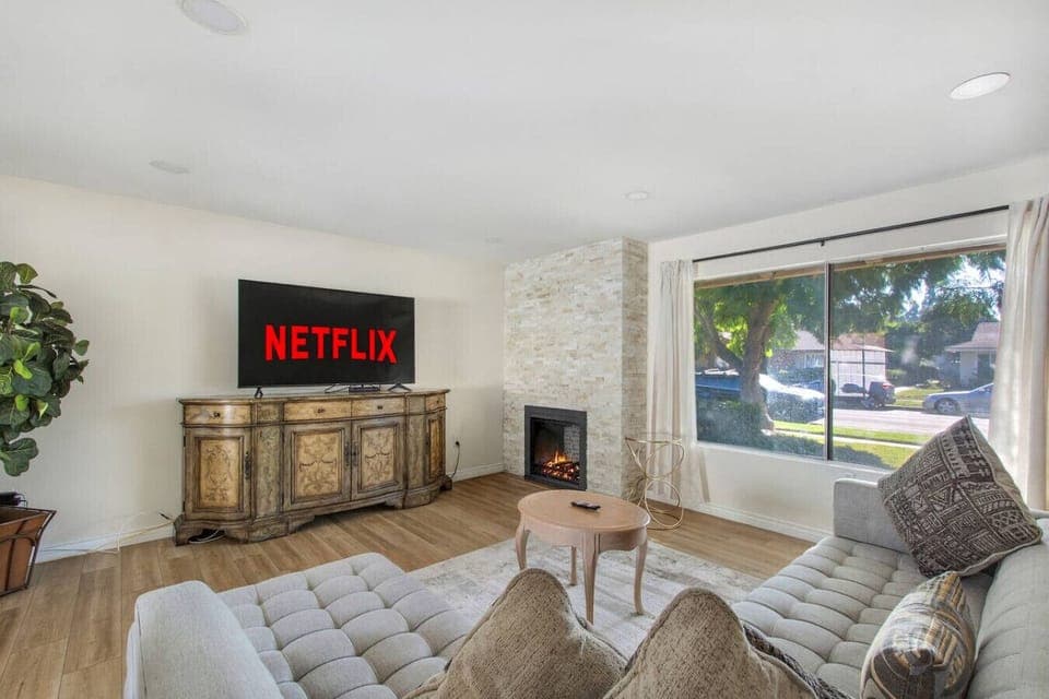 Bright living room with comfortable seating and Smart TV.