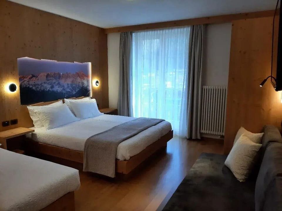 Dolomiti | In-room safe, desk, free WiFi, bed sheets