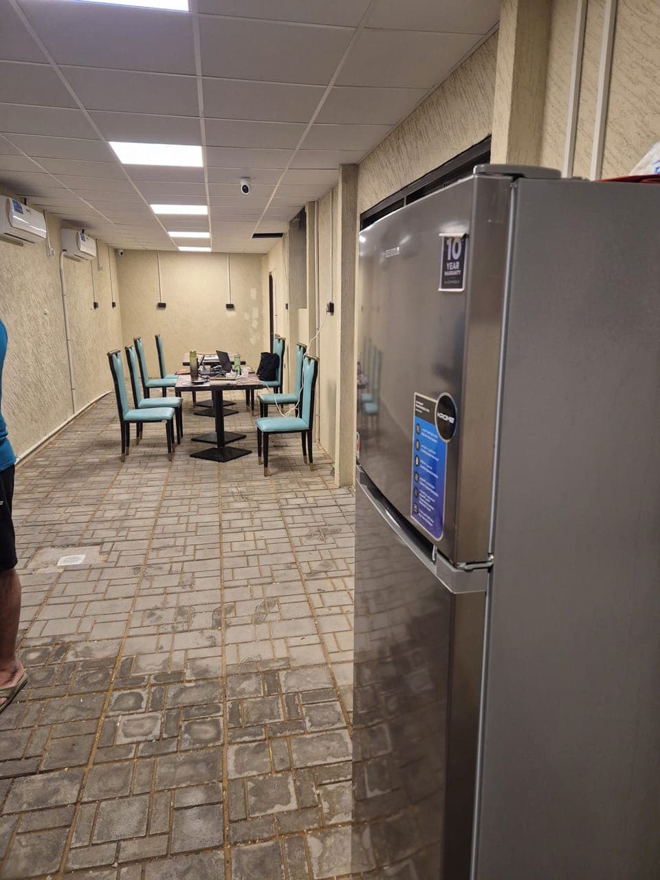 Fridge, cookware/dishes/utensils