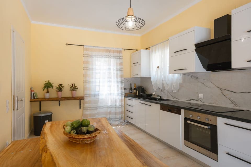 Fully equipped kitchen