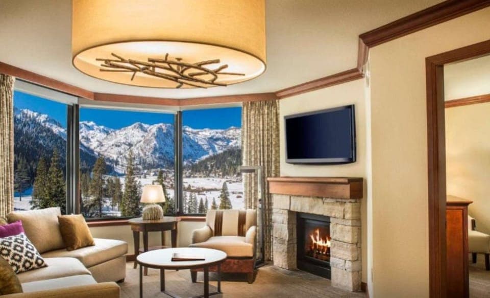 2. Everline Resort &amp; Spa Fireplace Suite Valley View